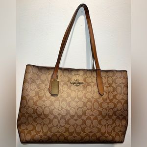COACH NEW YORK SIGNATURE LARGE TOTE -